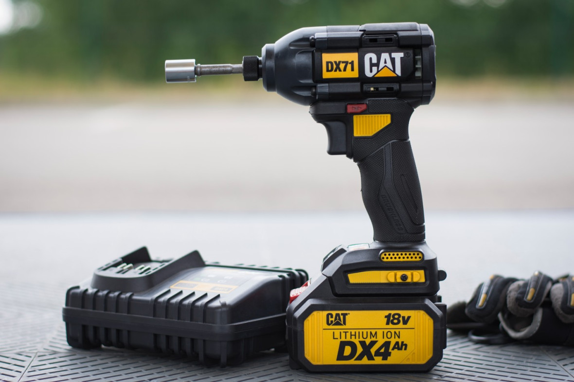 Акумуляторний ударний гайковерт CAT DX71